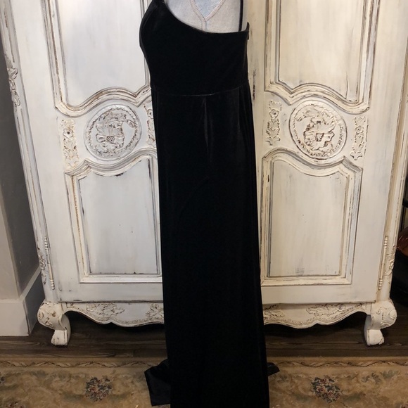 AZAZIE Beautiful Black Velvet High Front Leg Slit Optional Removable Straps S/C - Picture 7 of 16